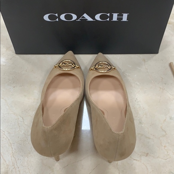 COACH AUDREY SUEDE PUMPS WITH GOLD STAGECOACH IN PEANUT SIZE US 8 - Picture 6 of 9